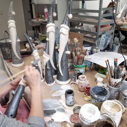 produkcja figur z gliny i ceramiki