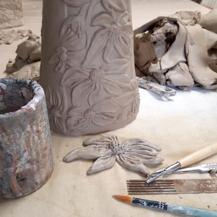 produkcja figur z gliny i ceramiki